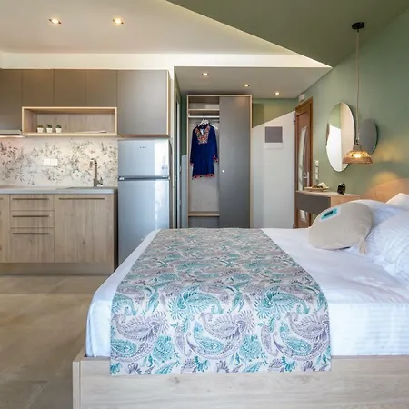 Stavros Compass Hotel *