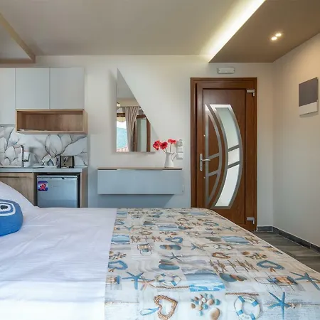 Stavros Compass Hotel