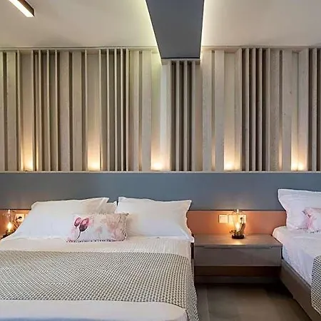 Stavros Compass Hotel