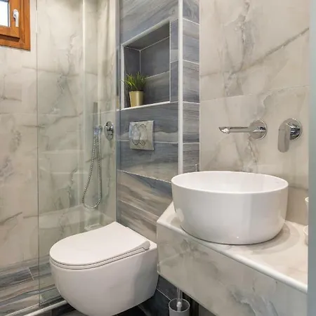 Stavros Compass فندق *