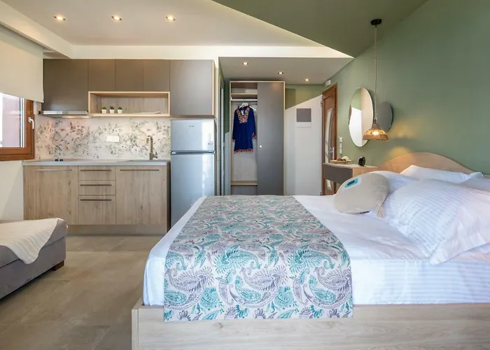 Stavros Compass Hotel *