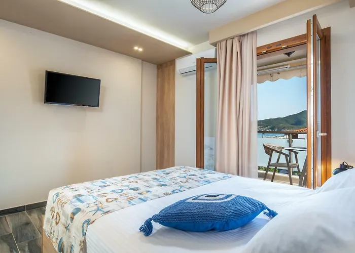 Stavros Compass Hotel