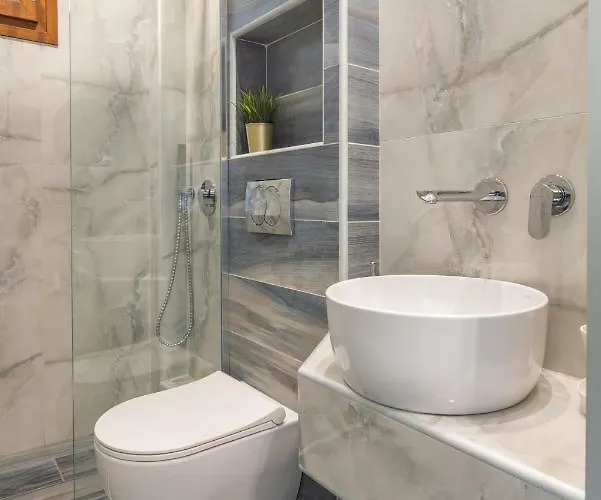 Stavros Compass Hotel *