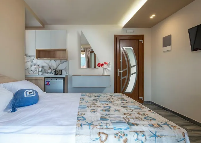 Stavros Compass Hotel